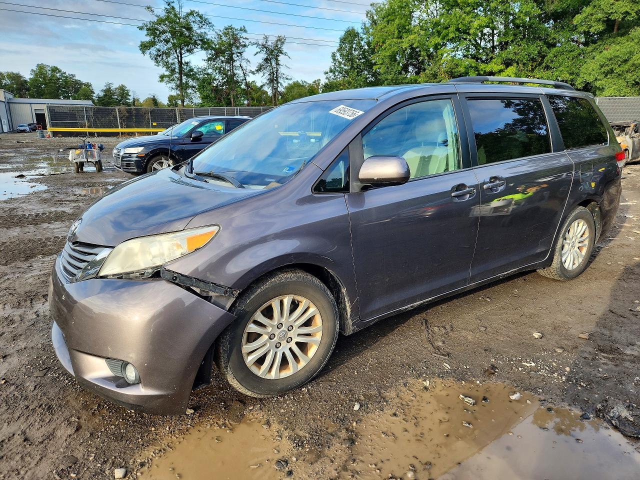 2012 TOYOTA SIENNA — Front 3/4