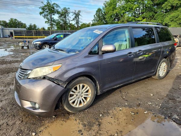 2012 TOYOTA SIENNA — DSFA — Front 3/4