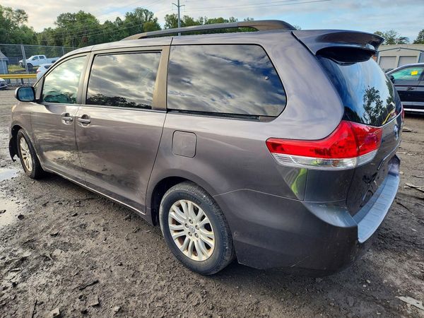 2012 TOYOTA SIENNA — DSRA