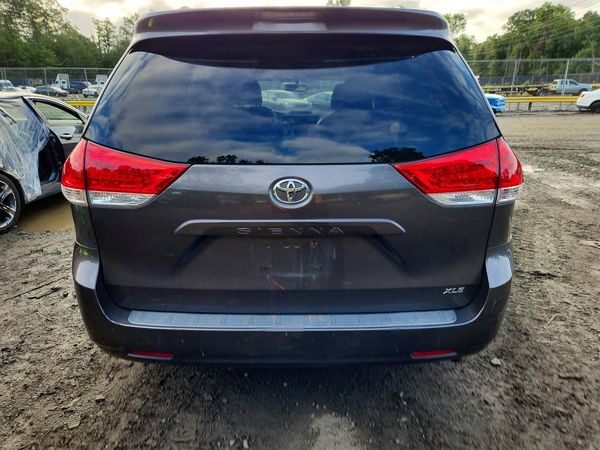 2012 TOYOTA SIENNA — DIRR