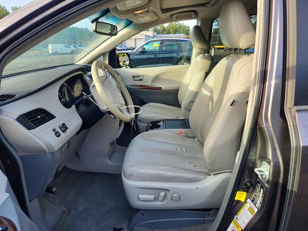 2012 TOYOTA SIENNA — DENT