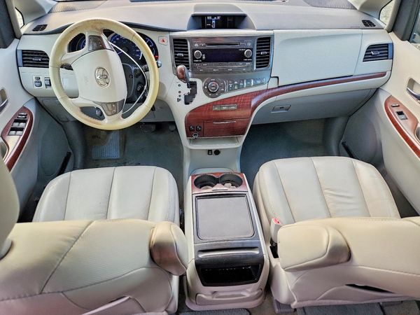 2012 TOYOTA SIENNA — CKPT