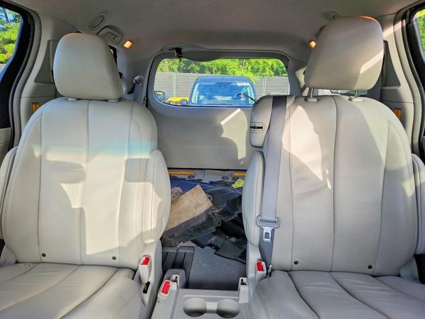 2012 TOYOTA SIENNA — SUVN