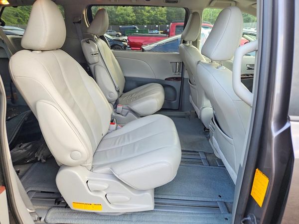 2012 TOYOTA SIENNA — PSRS
