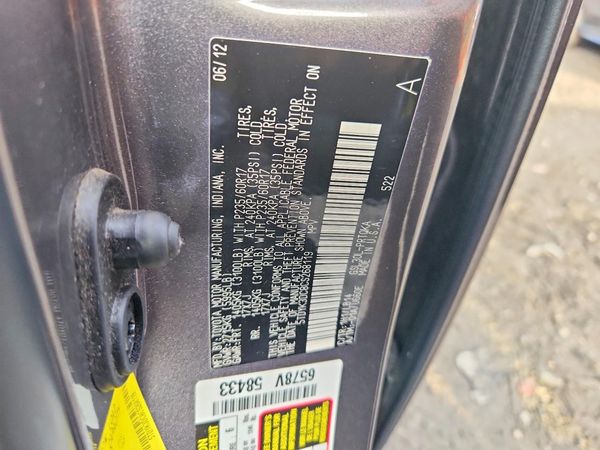 2012 TOYOTA SIENNA — VINS