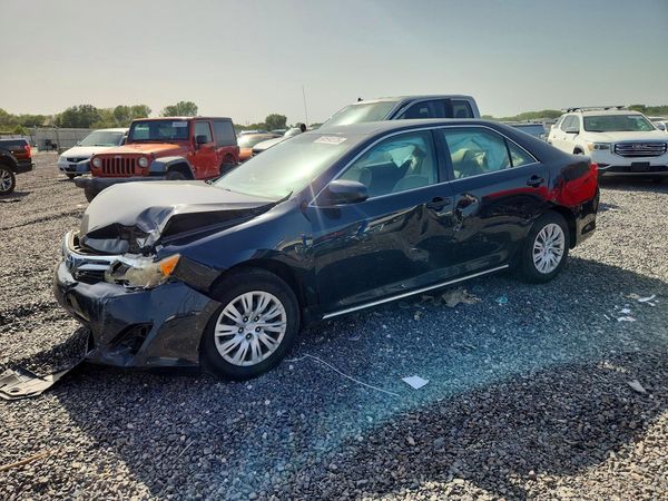 2012 TOYOTA CAMRY — Front 3/4