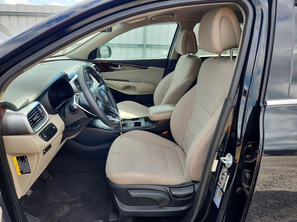 2016 KIA SORENTO L / LX — DENT
