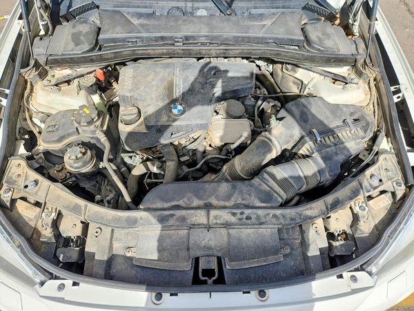 2015 BMW X1 xDrive28i — Engine bay