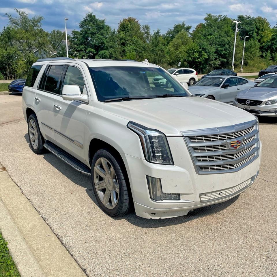 2016 CADILLAC ESCALADE Luxury