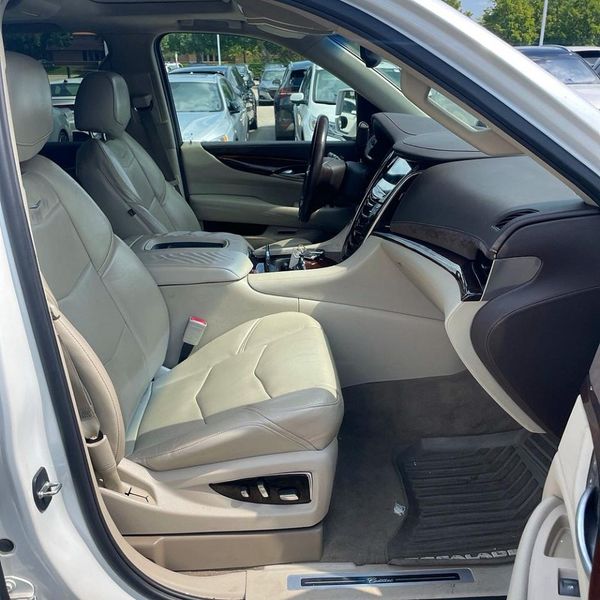 2016 CADILLAC ESCALADE Luxury