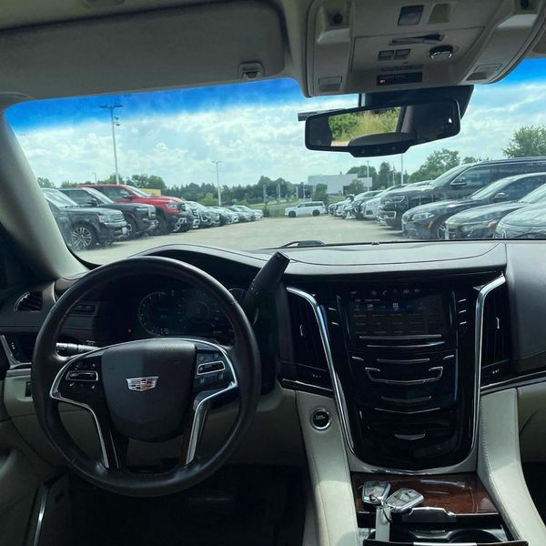 2016 CADILLAC ESCALADE Luxury