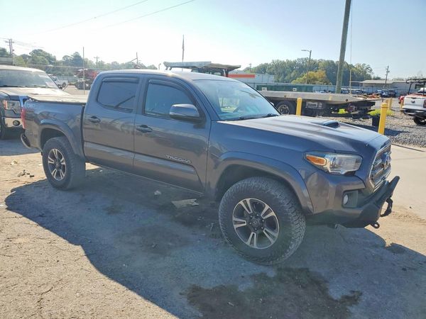 2017 TOYOTA TACOMA — Passenger 3/4