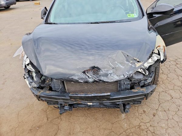2016 HYUNDAI ELANTRA — Engine bay