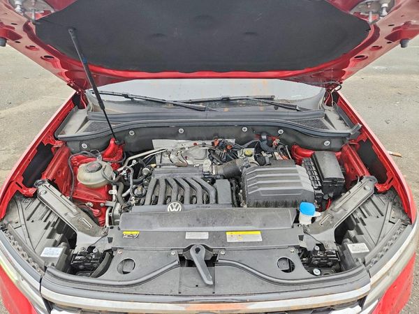 2022 VOLKSWAGEN ATLAS SE w/ Tech — Engine bay