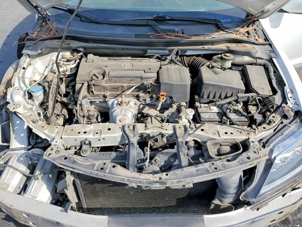 2016 ACURA ILX Base/Acura Watch Plus — Engine bay