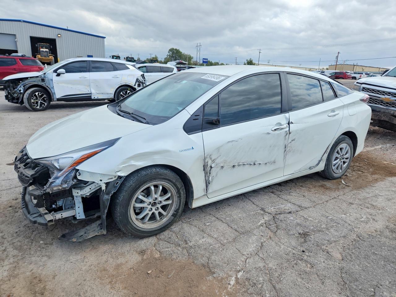 2017 TOYOTA PRIUS One/Two — Front 3/4