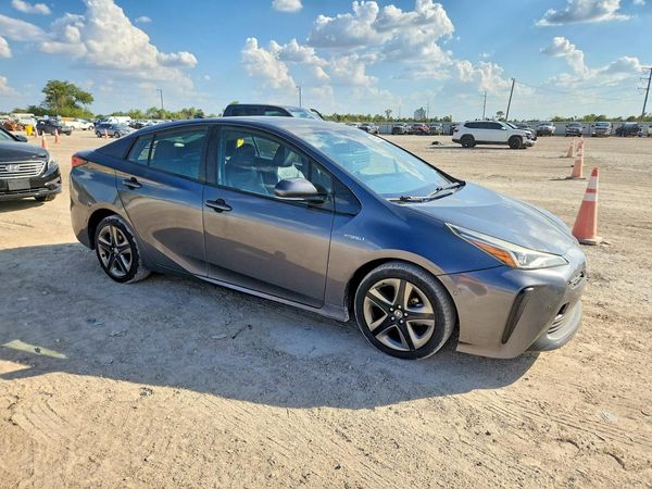 2019 TOYOTA PRIUS L/LE/XLE/LTD. — Passenger 3/4