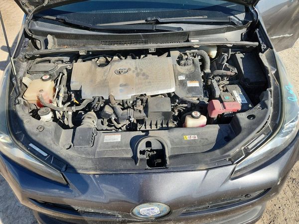 2019 TOYOTA PRIUS L/LE/XLE/LTD. — Engine bay