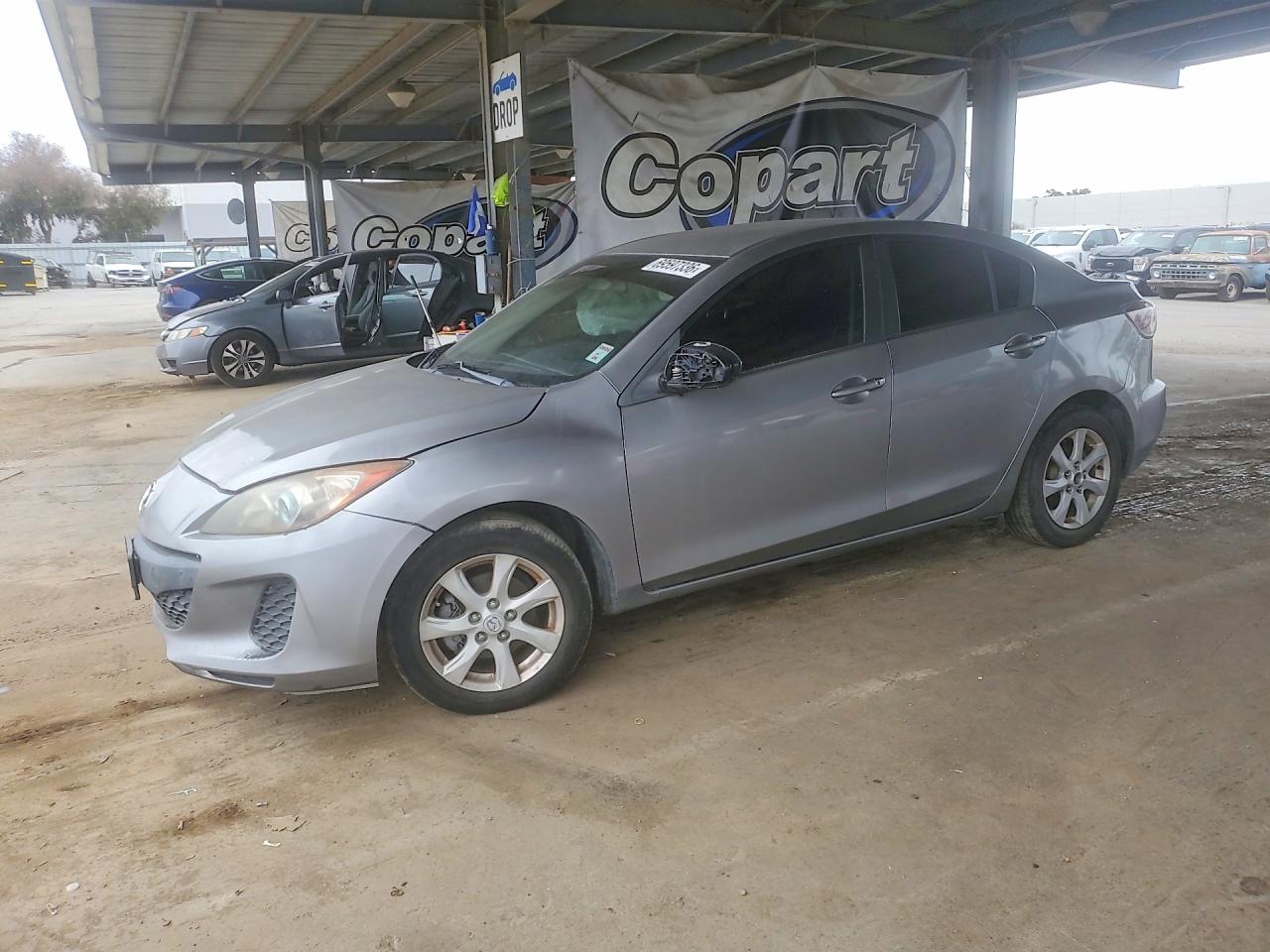 2013 MAZDA 3 — Front 3/4