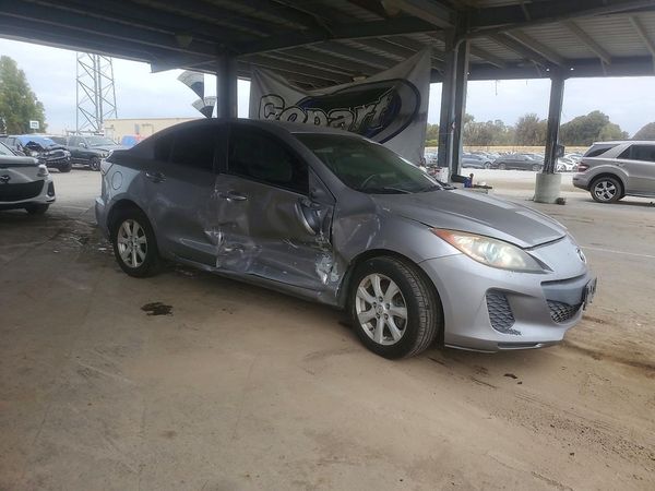 2013 MAZDA 3 — Passenger 3/4