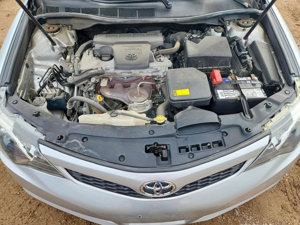 2012 TOYOTA CAMRY — Engine bay