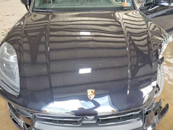 2022 PORSCHE MACAN — Engine bay