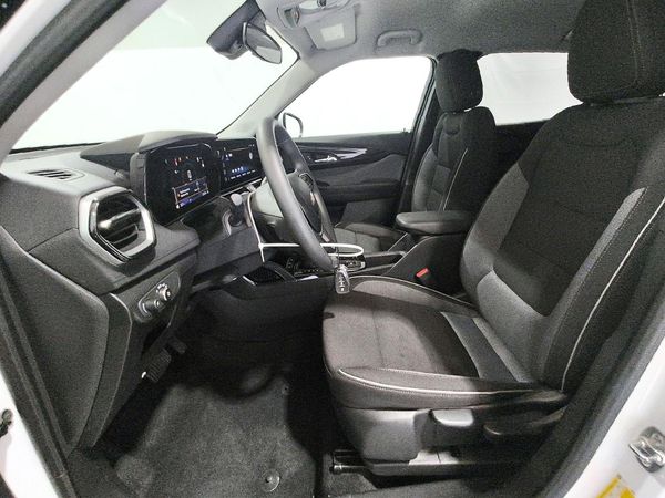 2025 CHEVROLET TRAILBLAZER LT — DENT