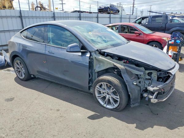 2023 TESLA MODEL Y — Passenger 3/4