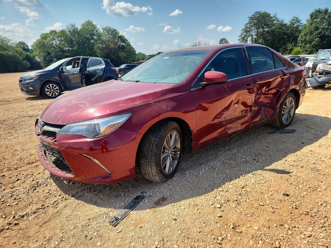 2016 TOYOTA CAMRY — Front 3/4