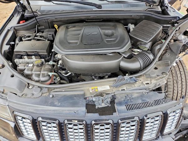 2021 JEEP GRAND CHEROKEE — Engine bay