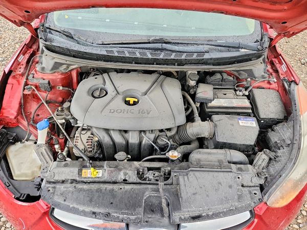 2012 HYUNDAI ELANTRA — Engine bay