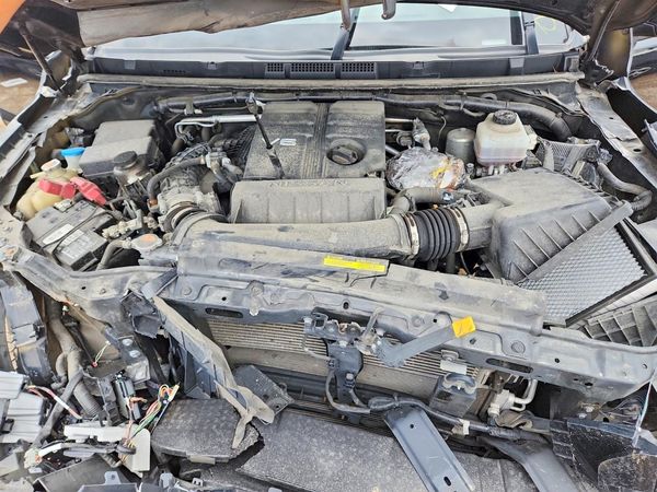 2022 NISSAN FRONTIER — Engine bay