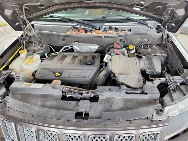 2017 JEEP COMPASS Latitude — Engine bay