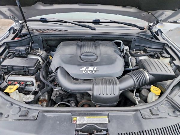 2013 DODGE DURANGO Crew — Engine bay