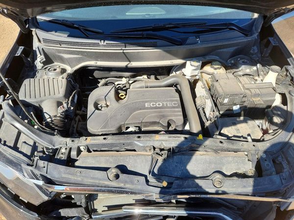 2018 CHEVROLET EQUINOX Premier (1LZ) — Engine bay