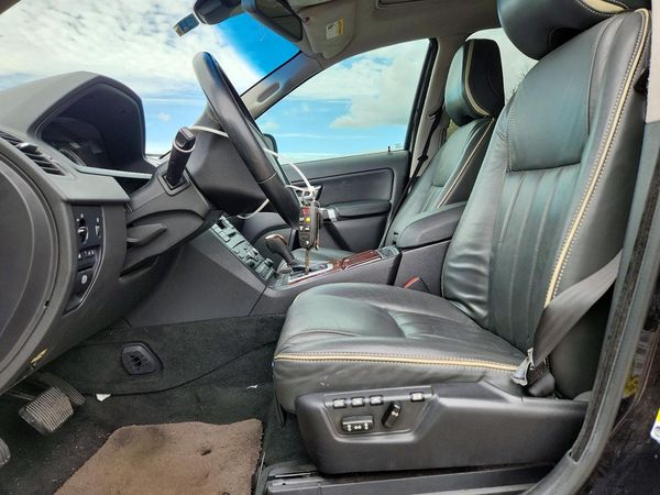 2013 VOLVO XC90 — DENT