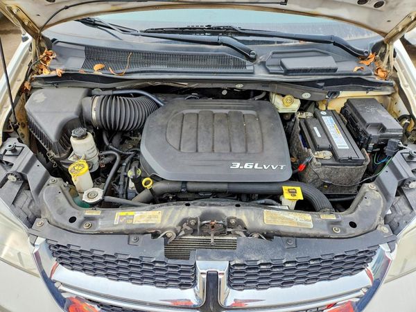 2013 DODGE GRAND CARAVAN SE — Engine bay