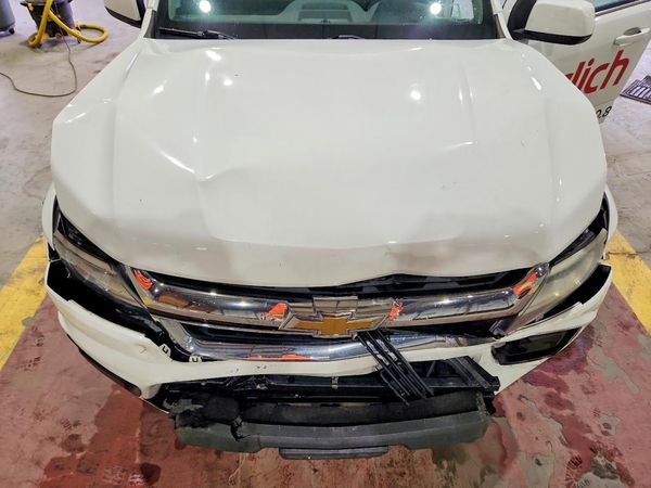 2020 CHEVROLET COLORADO LT — Engine bay
