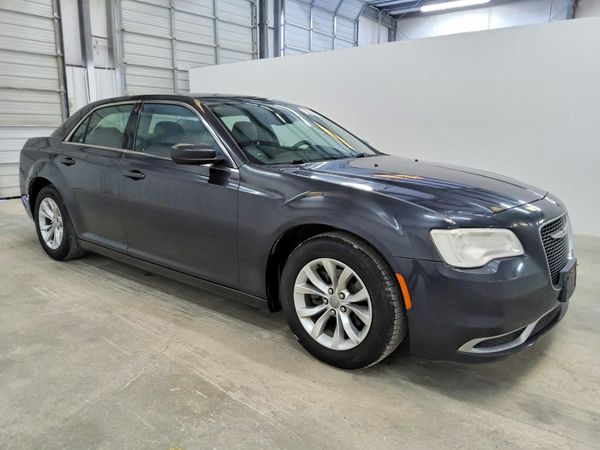 2015 CHRYSLER 300 Limited — Passenger 3/4