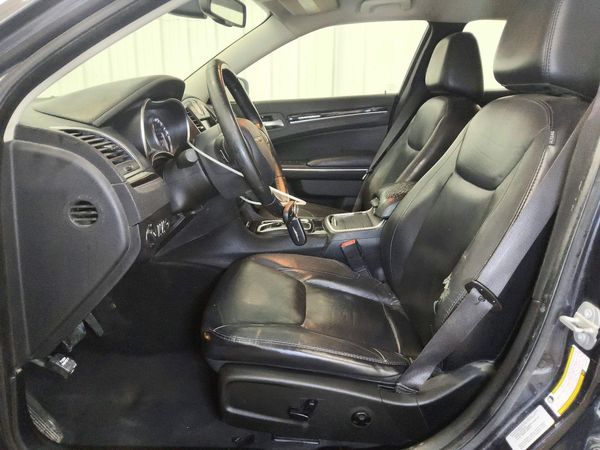 2015 CHRYSLER 300 Limited — DENT