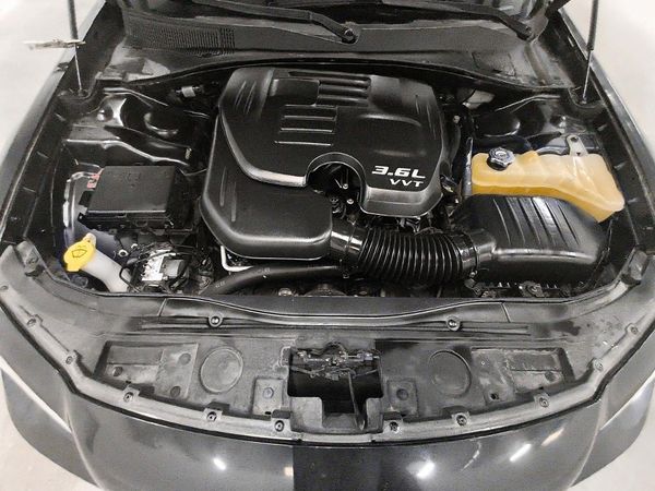 2015 CHRYSLER 300 Limited — Engine bay