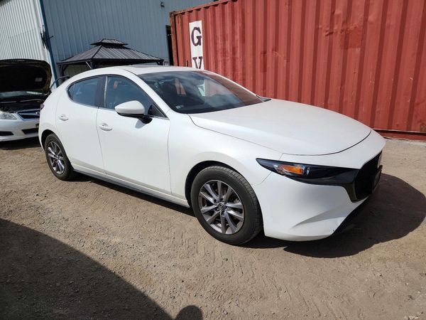 2022 MAZDA 3 Preferred Package — Passenger 3/4