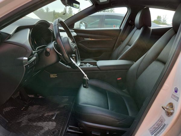 2022 MAZDA 3 Preferred Package — DENT