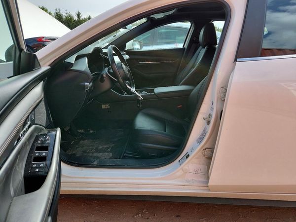 2022 MAZDA 3 Preferred Package — LOOS