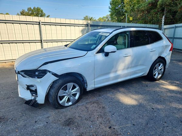 2022 VOLVO XC60 Momentum (excl S60) — Front 3/4
