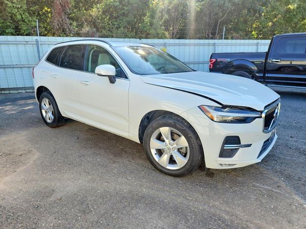 2022 VOLVO XC60 Momentum (excl S60) — Passenger 3/4