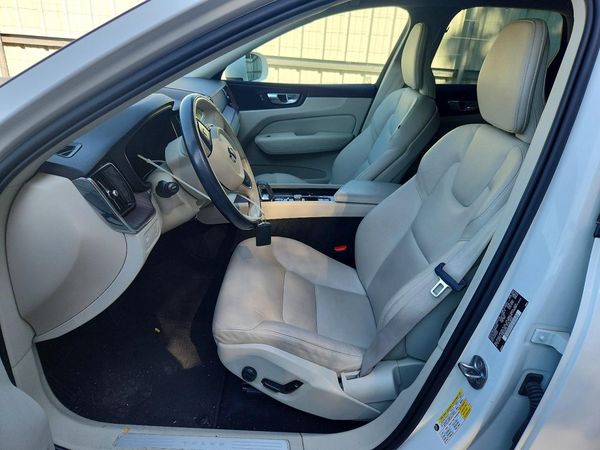 2022 VOLVO XC60 Momentum (excl S60) — DENT