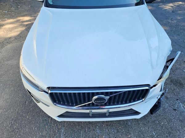 2022 VOLVO XC60 Momentum (excl S60) — Engine bay