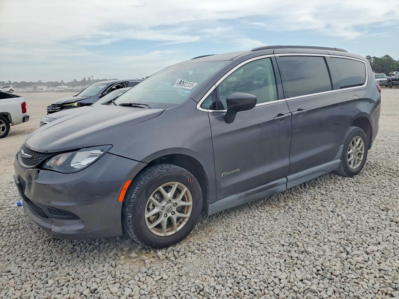 2021 CHRYSLER VOYAGER — Front 3/4