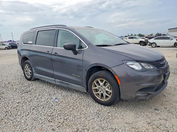2021 CHRYSLER VOYAGER — Passenger 3/4